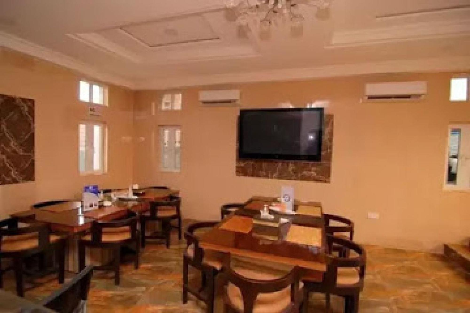 Room In Lodge - Lois Hotel Abuja Jabi Exterior photo